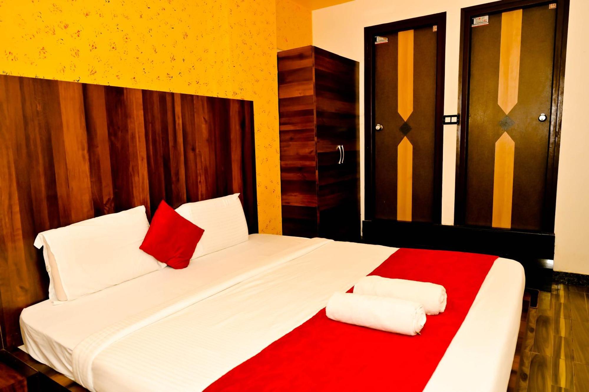 Townhouse Mk Hotel Chikmagalūr Buitenkant foto