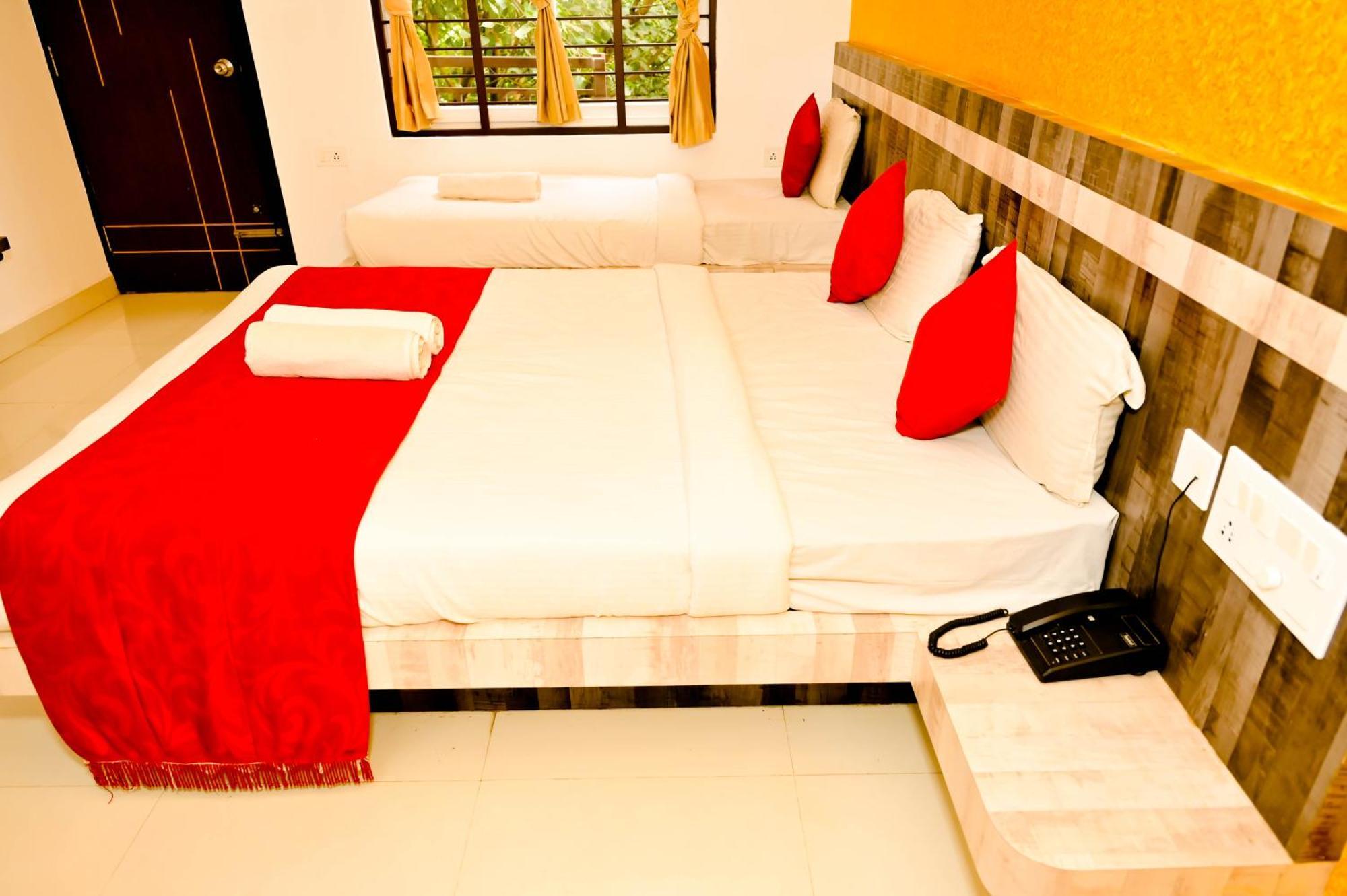 Townhouse Mk Hotel Chikmagalūr Buitenkant foto