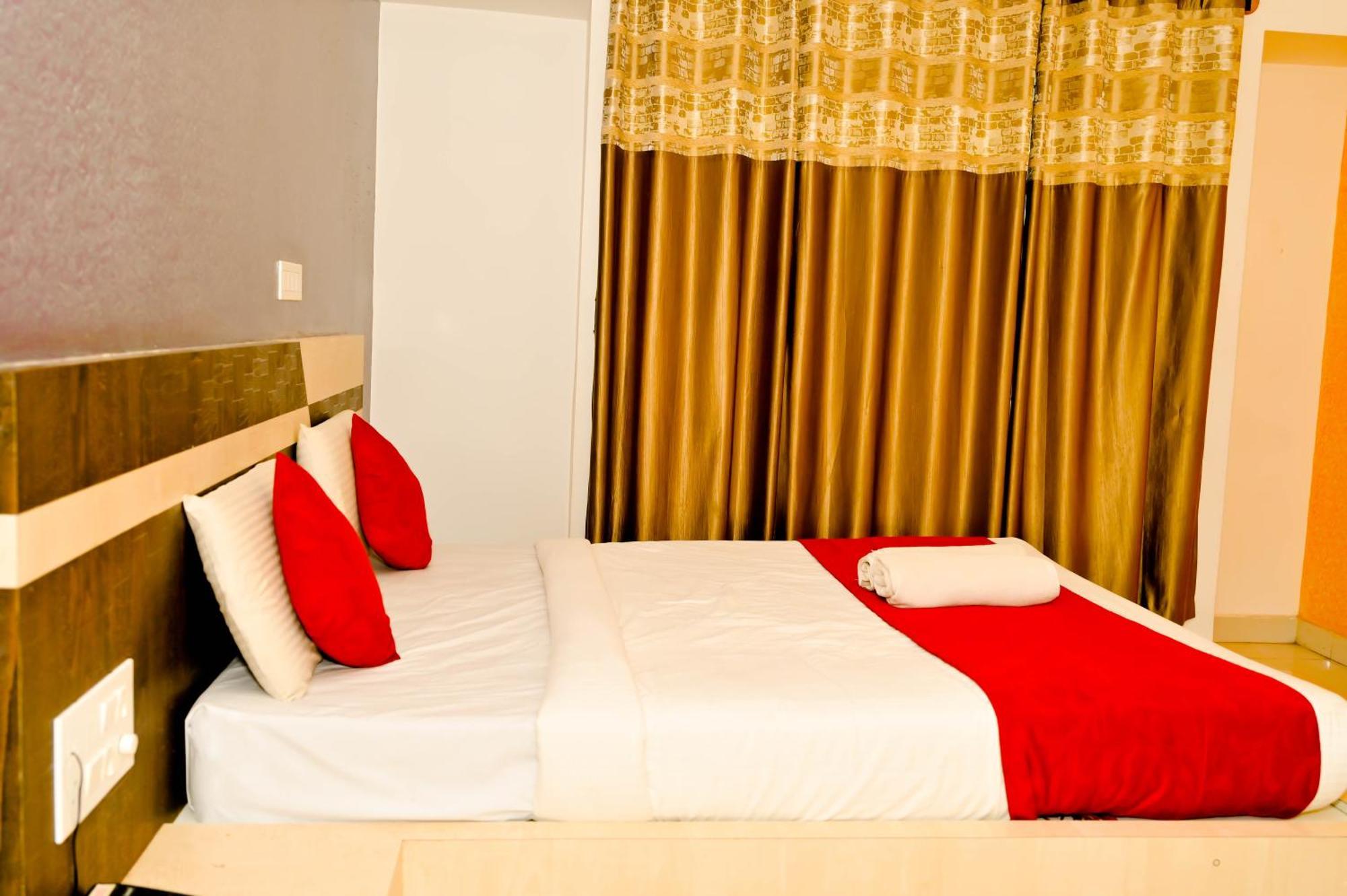 Townhouse Mk Hotel Chikmagalūr Buitenkant foto