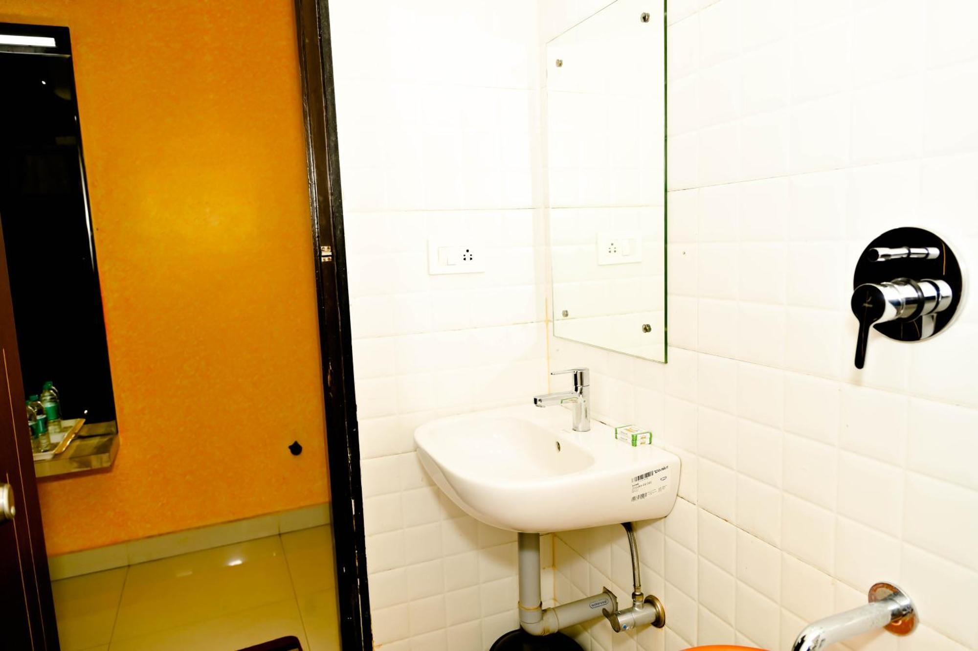 Townhouse Mk Hotel Chikmagalūr Buitenkant foto