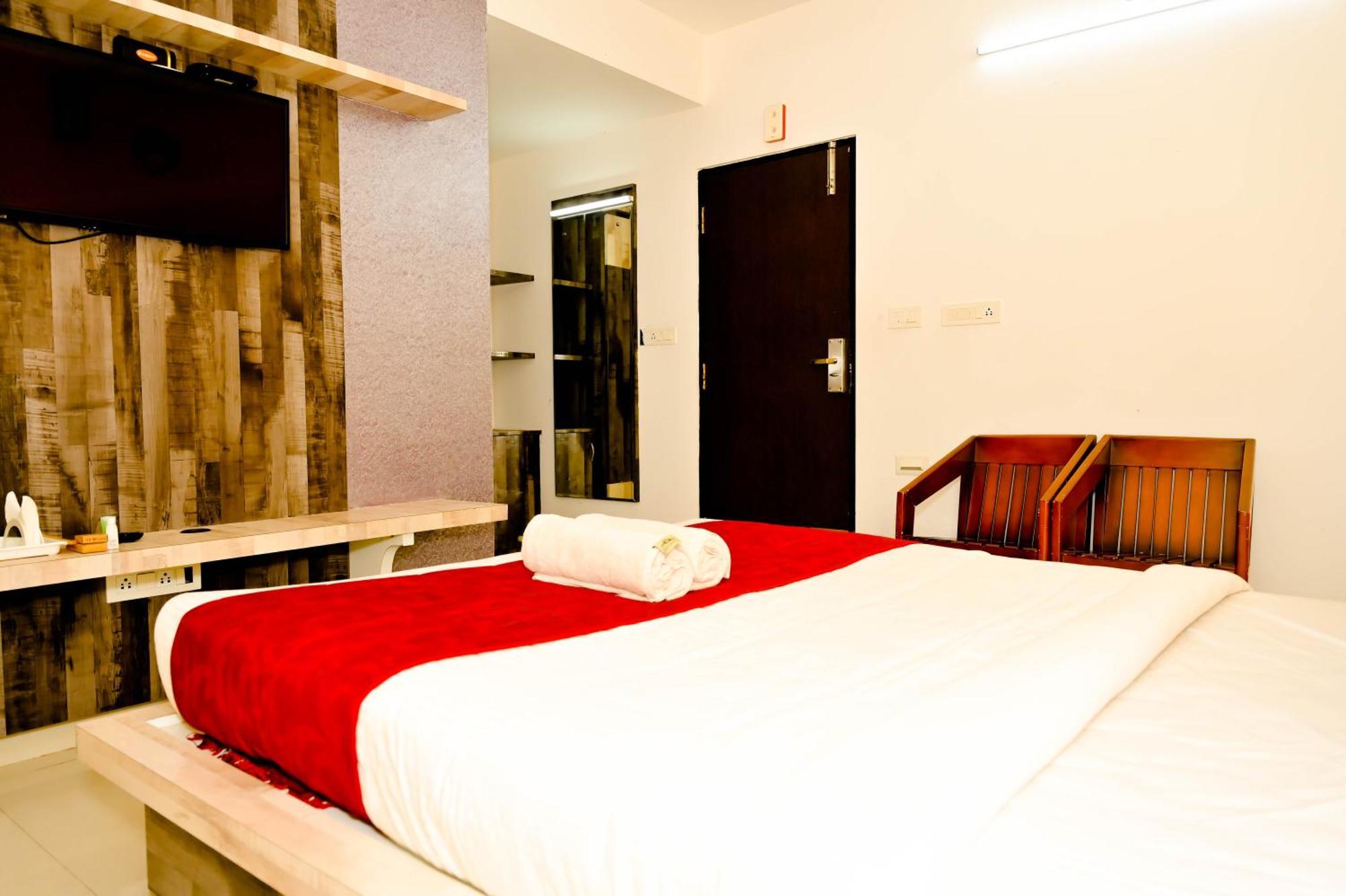 Townhouse Mk Hotel Chikmagalūr Buitenkant foto