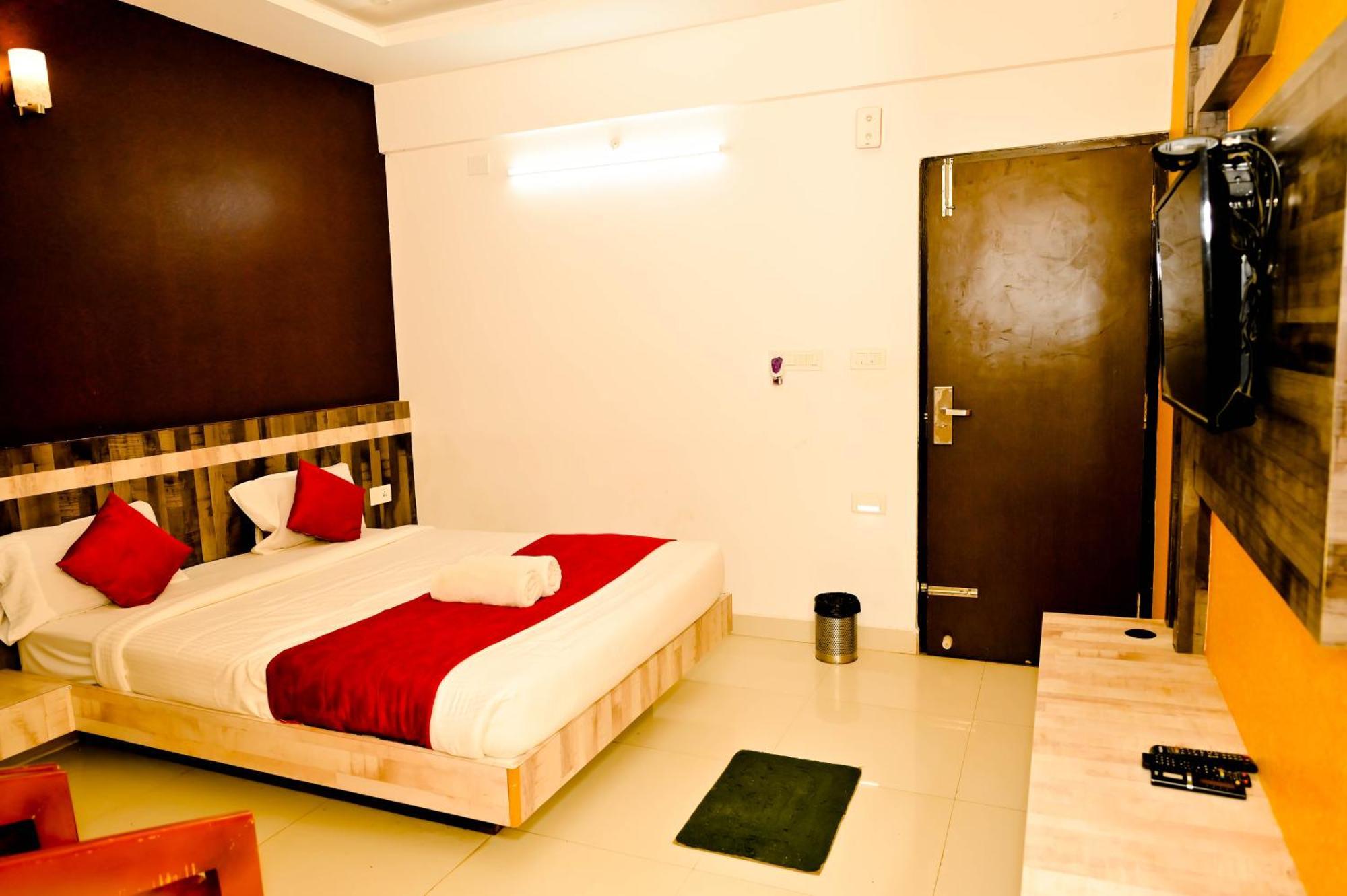 Townhouse Mk Hotel Chikmagalūr Buitenkant foto