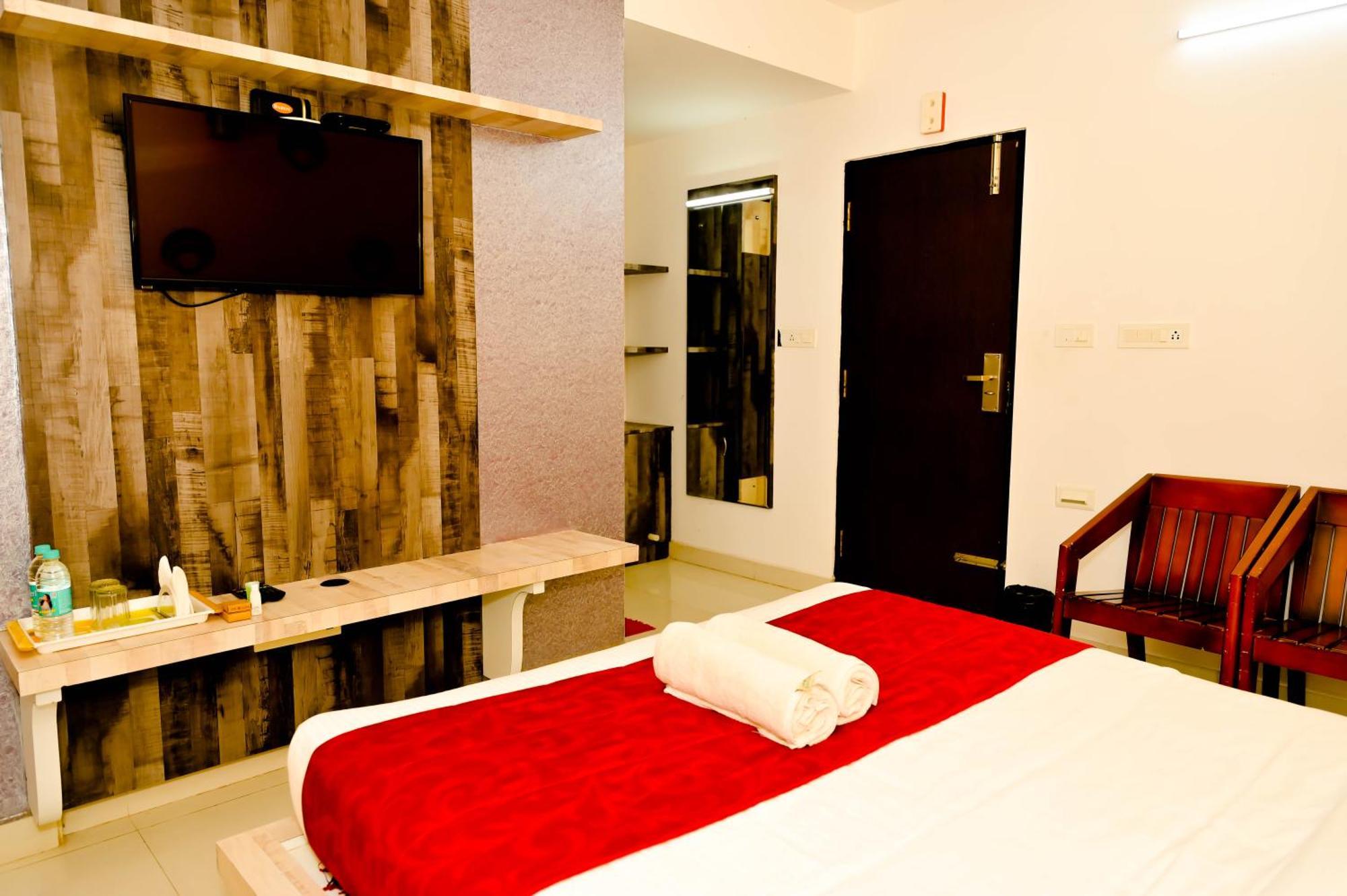 Townhouse Mk Hotel Chikmagalūr Buitenkant foto