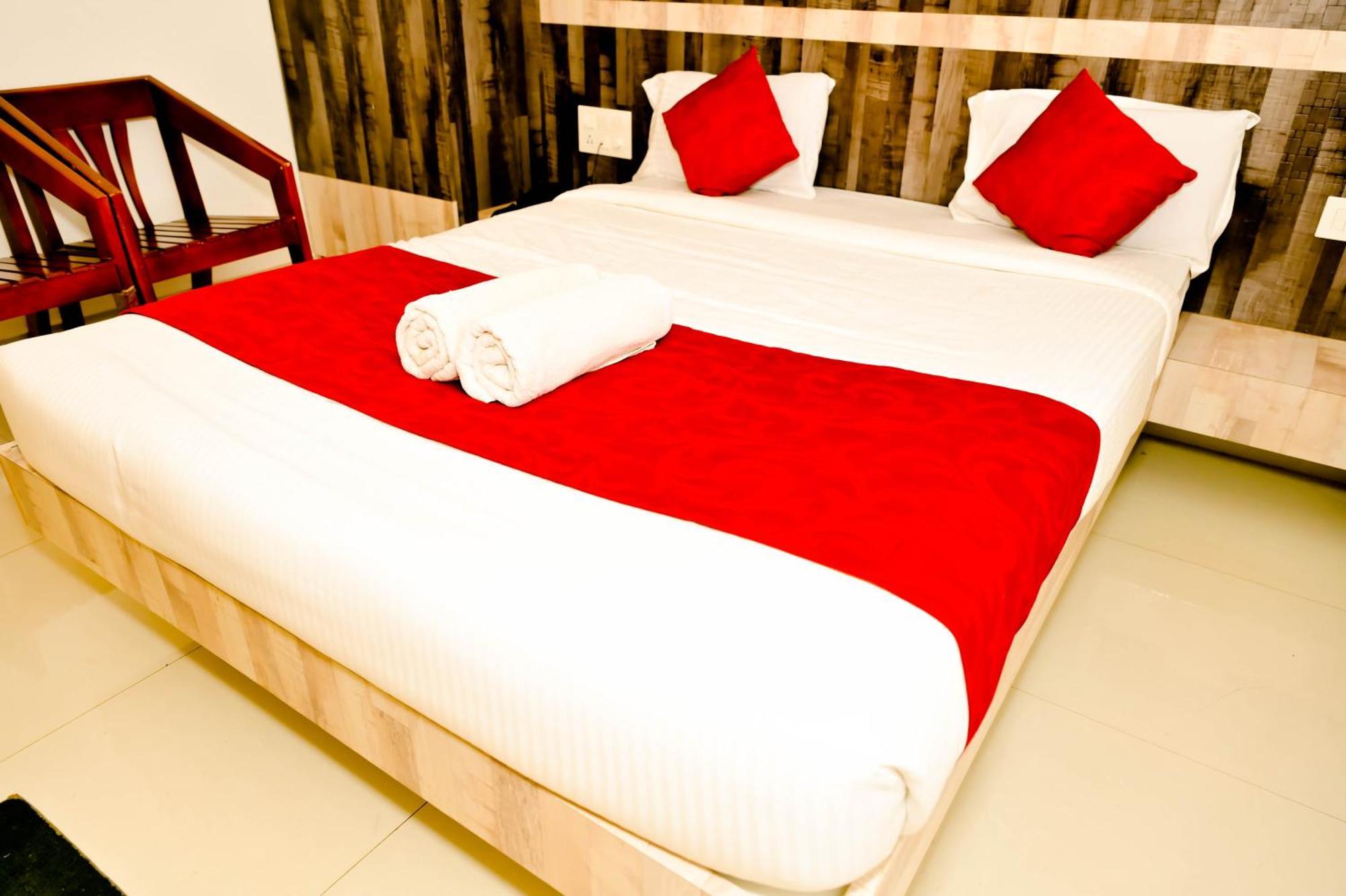 Townhouse Mk Hotel Chikmagalūr Buitenkant foto