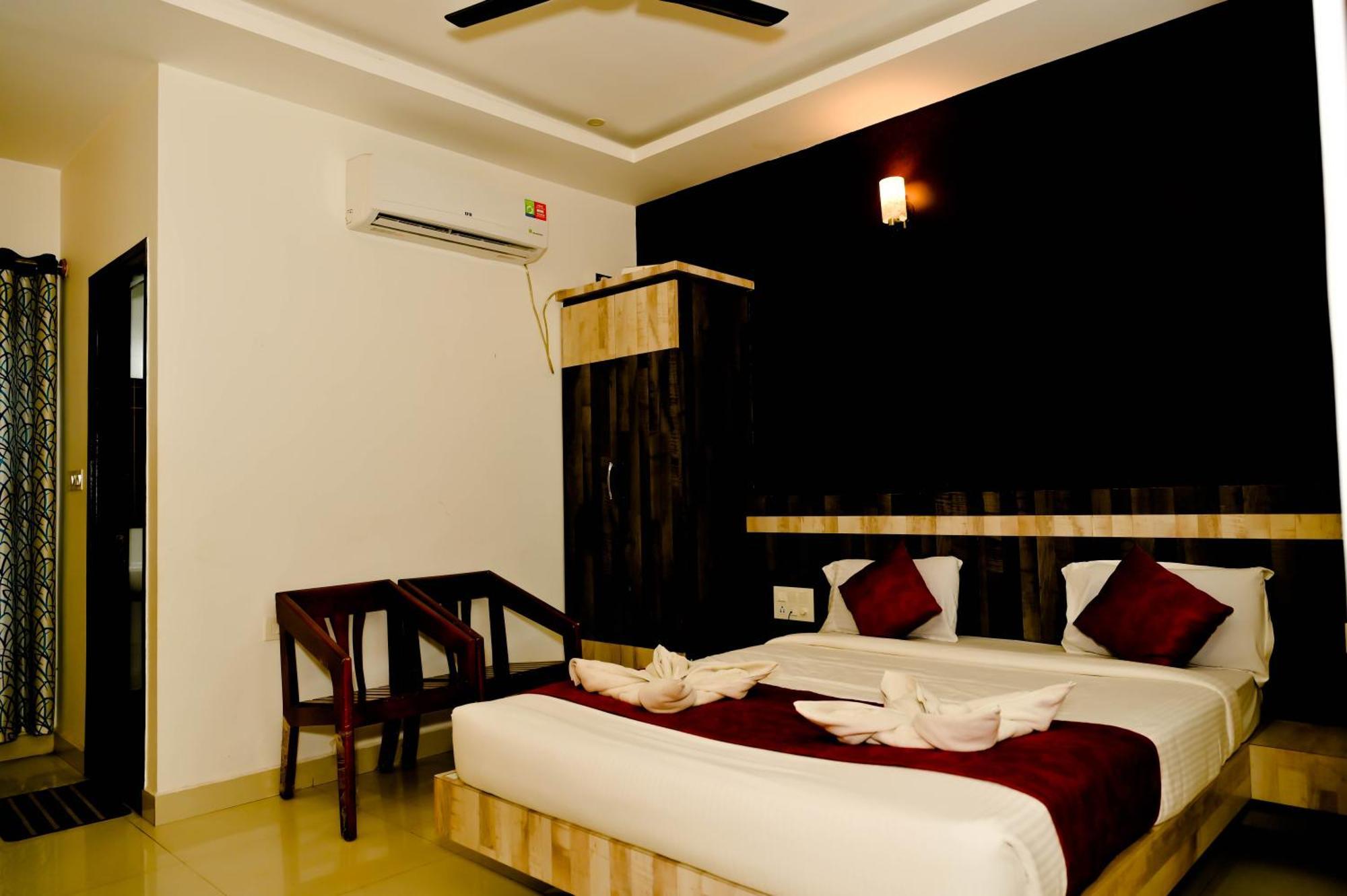 Townhouse Mk Hotel Chikmagalūr Buitenkant foto